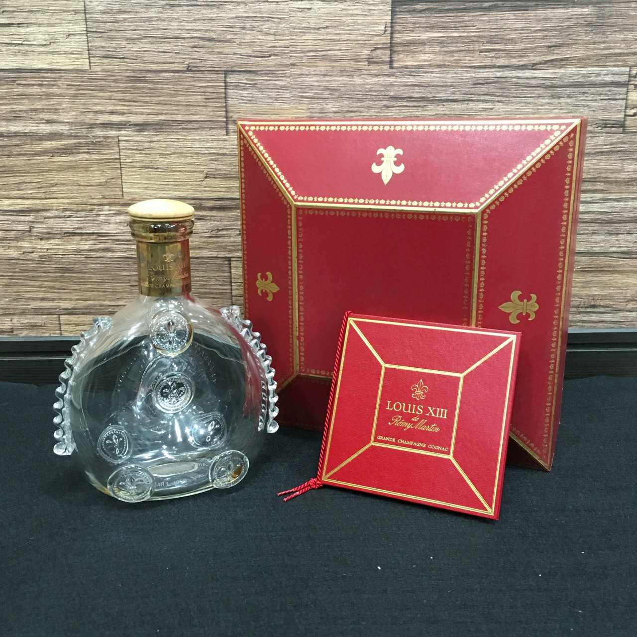 レミーマルタンLOUIS XIIIの空瓶を大阪市で買取させていただきました!