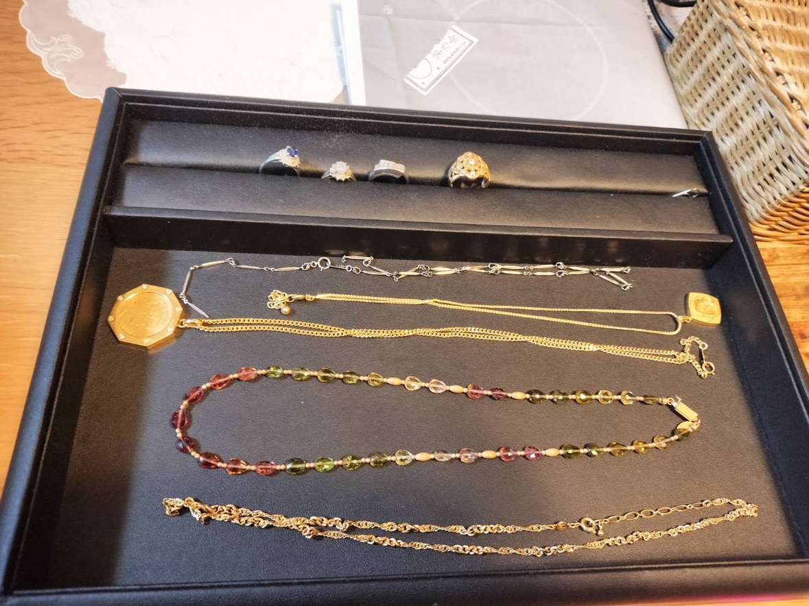 金とプラチナなどのアクセサリーを京都市で買取させていただきました!