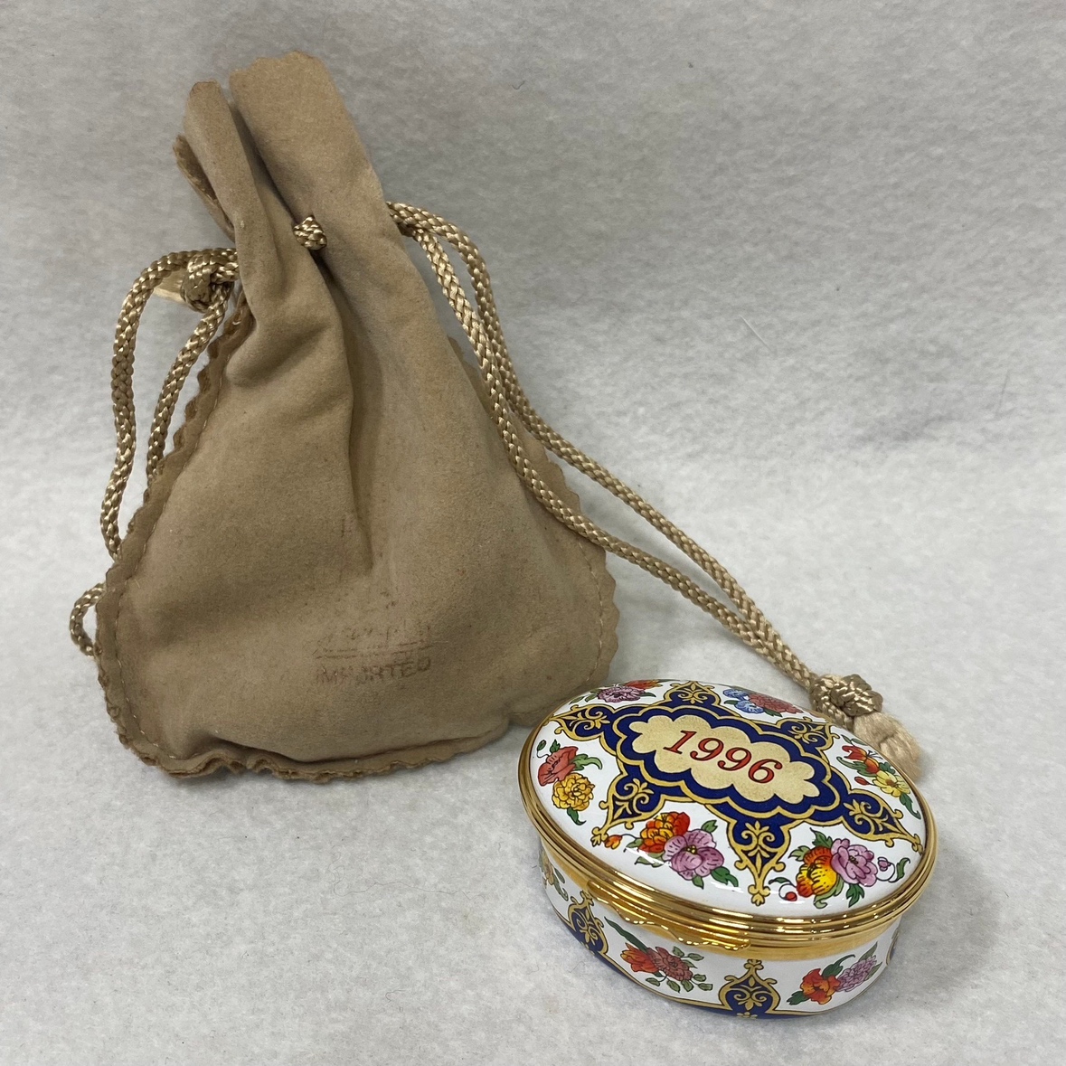 ハルシオンデイズの小物入れを買取させていただきました!