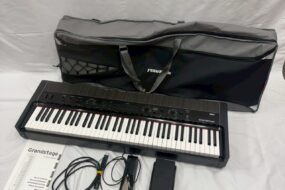 KORG GS1-73の電子ピアノ。木目調の美しい外装と73鍵の鍵盤が特徴的なヴィンテージモデル。淡路市で出張買取された実機写真。