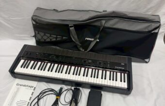 KORG GS1-73の電子ピアノ。木目調の美しい外装と73鍵の鍵盤が特徴的なヴィンテージモデル。淡路市で出張買取された実機写真。
