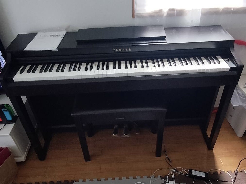 西宮市で出張買取したYAMAHA CLP-525電子ピアノ。グレードハンマー鍵盤搭載の人気モデル。
