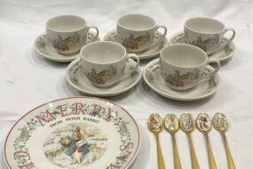 WEDGWOOD ピーターラビットの食器セットを守口市で出張買取しました｜買取実績 BuyQuick