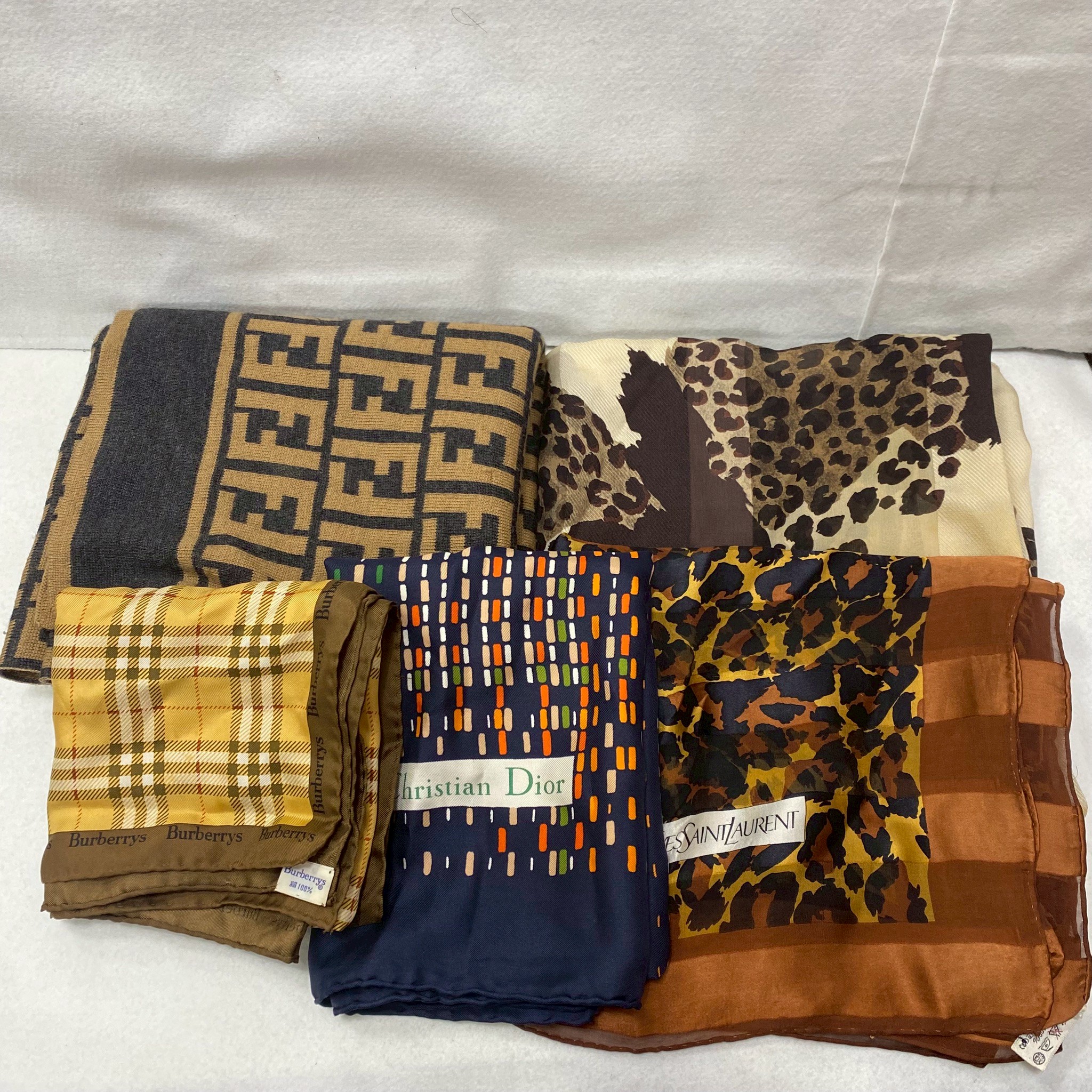 【買取実績|茨木市】ブランドスカーフセットを出張買取いたしました!