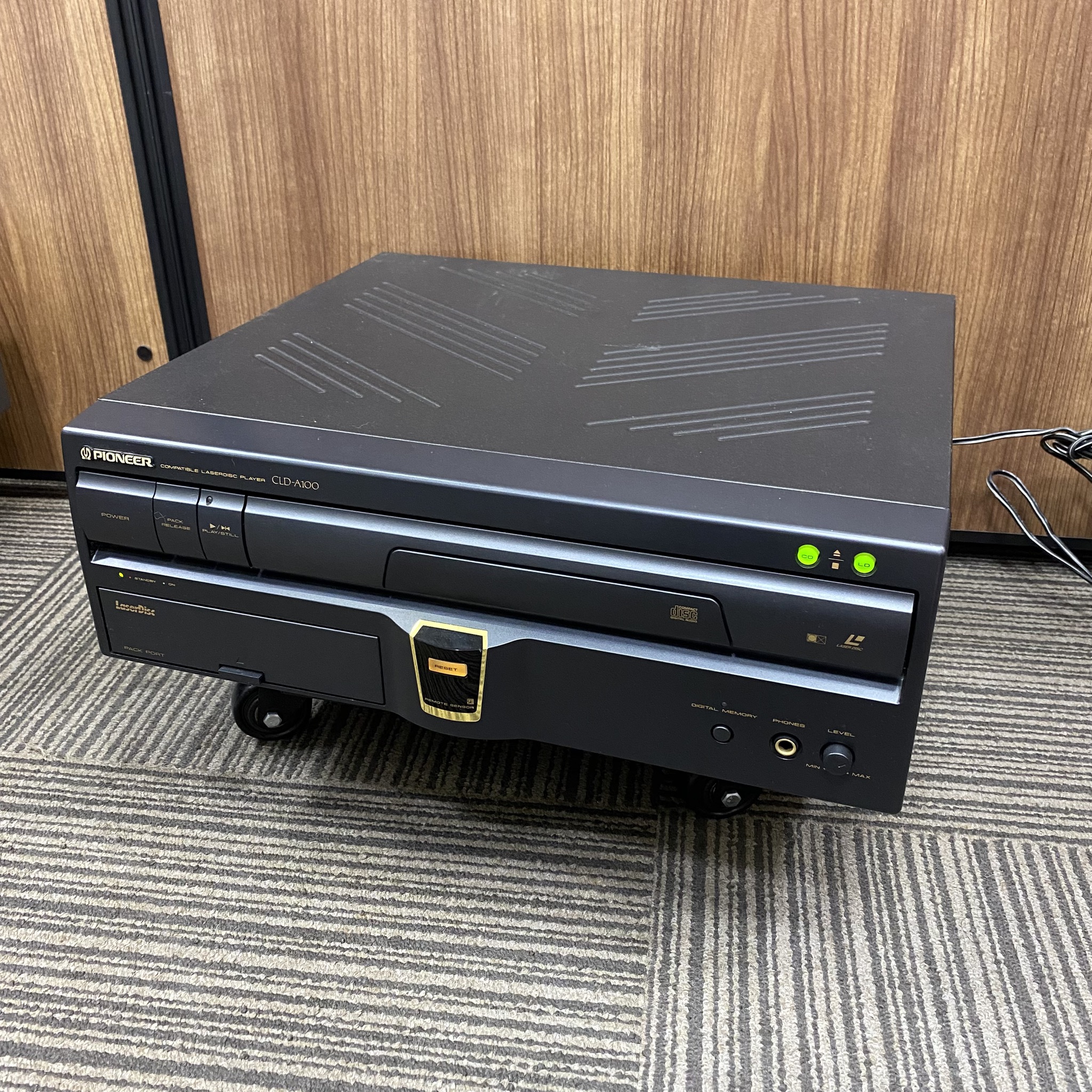 【買取実績|伊丹市】Pioneer CLD-A100 レーザーディスクプレーヤーを出張買取しました!