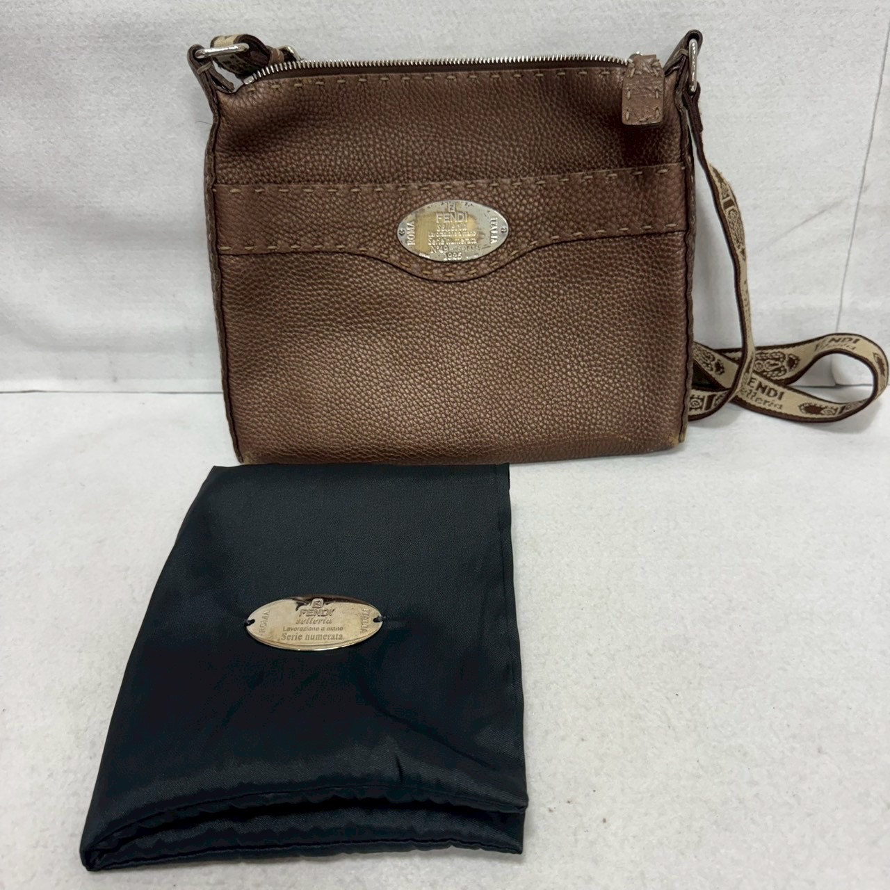 【買取実績|伊丹市】FENDI(フェンディ)レザーショルダーバッグを出張買取しました!