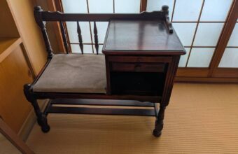 【買取実績｜大阪市】カリモク家具の電話台付きベンチを出張買取しました!
